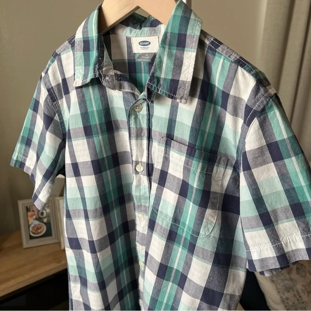 Old Navy Boy’s Blue/green/white Plaid S/S Button Up Size M(8)